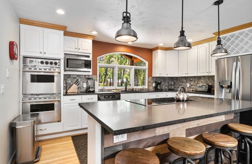 Durango House | Private Pond, Starlink, Creekside, Firepit, Pets!