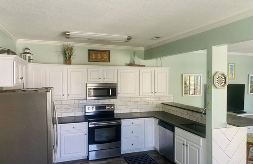Garden City House | -PRIVATE POOL-1 BLK TO BEACH-OUTDOOR DINING/KITCHEN-PET & FAMILY FRIENDLY!