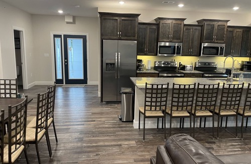Branson House | PRIVATE POOL AND HOT TUB! In Town spacious 8 Bedroom and 8.5 Bathroom home.
