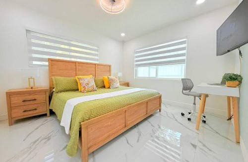 Central Fort Lauderdale House | Private Pool Arcade Game Room Outdoor Dining