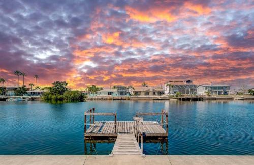 Spring Hill House | Private Pool & Dock: Old Florida Waterfront Home