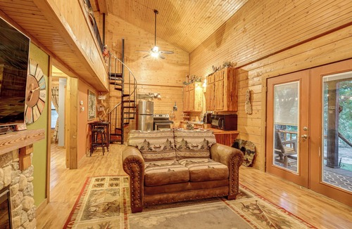 Evant Cabin | Private Pool: Fun Riverfront Retreat in Hamilton!