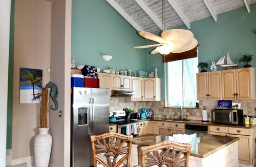 Leeward Settlement Villa | Private Pool/fun Tiki Bar/4 Minute Walk to Grace Bay/Sleeps 6