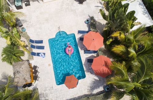 Leeward Settlement Villa | Private Pool/fun Tiki Bar/4 Minute Walk to Grace Bay/Sleeps 6