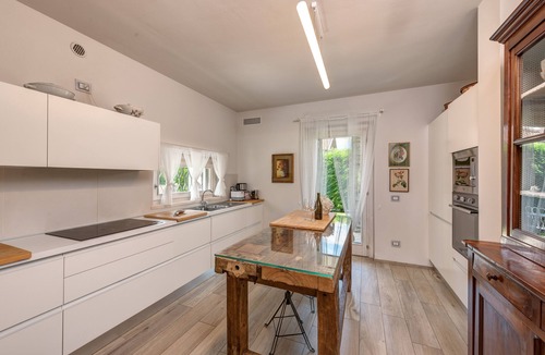 Colico Piano Villa | private pool, garden of 2000m2, not far from beaches and the city center