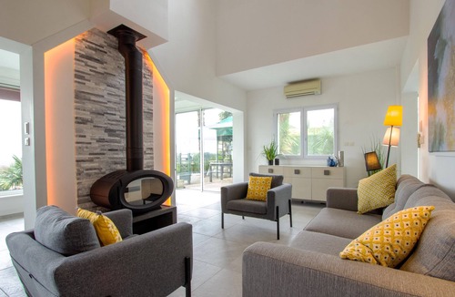 Duras Villa | Private pool, great views, AC, walk into town, weekly market, shops, restaurants