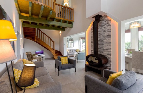 Duras Villa | Private pool, great views, AC, walk into town, weekly market, shops, restaurants