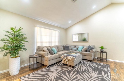 Windsor Mill House | Private Pool Home with Covered Lanai 2 Miles to Hudson Beach