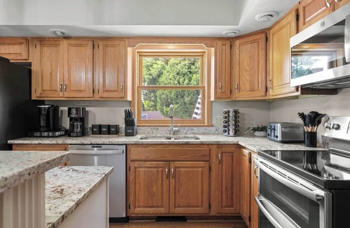 Sun Prairie House | Private Pool - Hot Tub - Sauna - Game Room - Pets