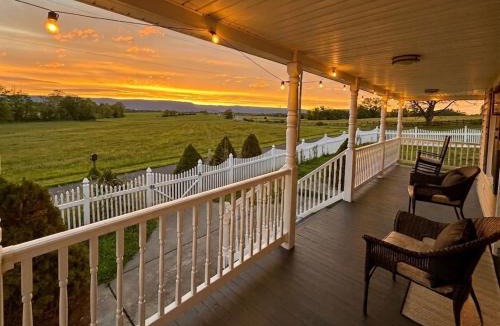 Mount Jackson House | Private Pool HotTub Sauna Wineries Hikes