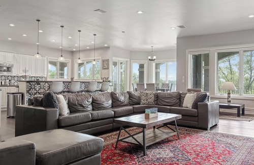 The Madrones House | Private Pool + Incredible Views - Paisley Place
