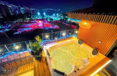 Laureles - Estadio House | Private pool, jacuzzi in Medellín for lodging PH8