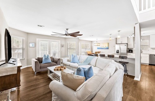 Gulfview Heights House | Private Pool, LSV/Golf Cart, Bikes, & 2 Kitchens! Easy Walk to Beach! Pet Friendly