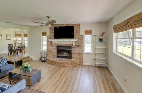 Wildwood House | Private Pool & Lake Views: Family Home in Oxford