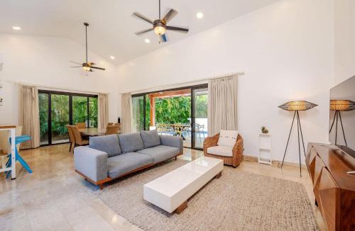 Playa Conchal Villa | Private Pool Luxury Modern House - Free Golf Cart - Llama del Bosque - Reserva Conchal Golf Resort