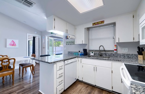 Berkeley Manor House | Private Pool Oasis/Clean & Spacious