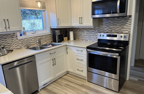Okanagan-Similkameen House | Private pool- Outdoor Patio -5 beds 3.5 Baths!