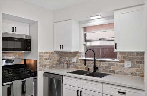 Houston House | Private Pool-Paradise - 5BR- Close to Everything!