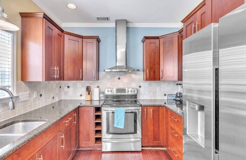 Savannah House | Private Pool, Patio & BBQ Near Downtown & Gardens