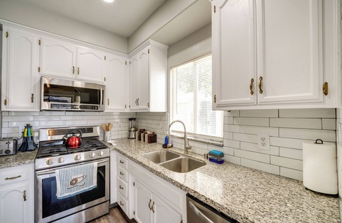 Pumpkin Center Cottage | Private Pool & Patio: Pet-friendly Bakersfield Gem