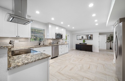Westchase House | Private Pool * Pickleball * Game Room * Sleeps 18!