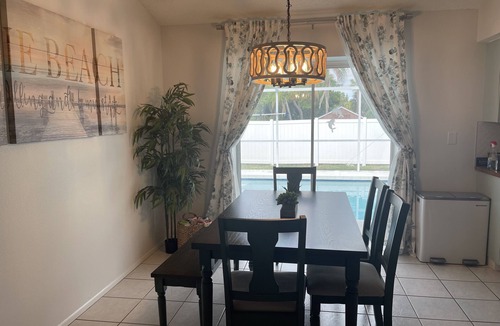 South Venice House | Private Pool Retreat-2BR/2BA Minutes to Venice, Caspersen & Manasota Key Beaches