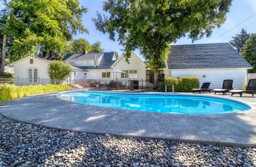 Walla Walla House | Private Pool Retreat | Ages 12+ Only | Pet Friendly | Near Downtown