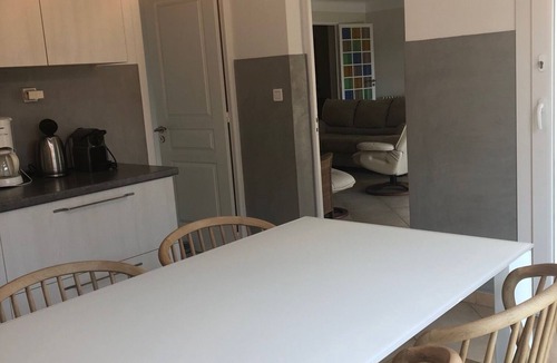 La Ciotat Apartment | Private pool & south-facing garden, absolute calm, close to the sea.