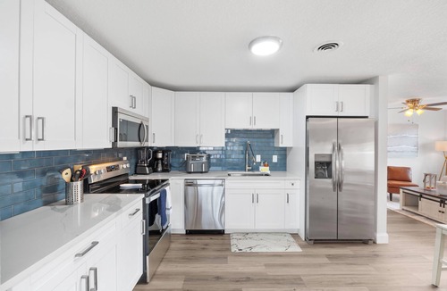 Pinellas Park House | Private Pool & Tiki Bar Near Madeira Beach
