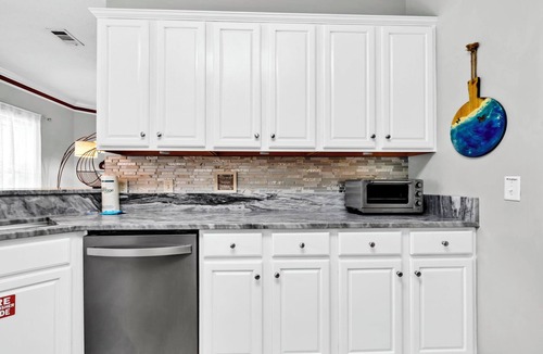 Upper Grand Lagoon House | ☀️Private Pool - Close to Beach - Free Parking - Pet Friendly