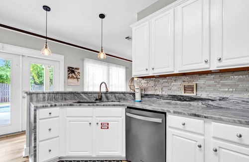 Upper Grand Lagoon House | ☀️Private Pool - Close to Beach - Free Parking - Pet Friendly