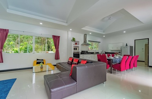 Chalong Villa | Private Pool Villa 4 bedrooms for family