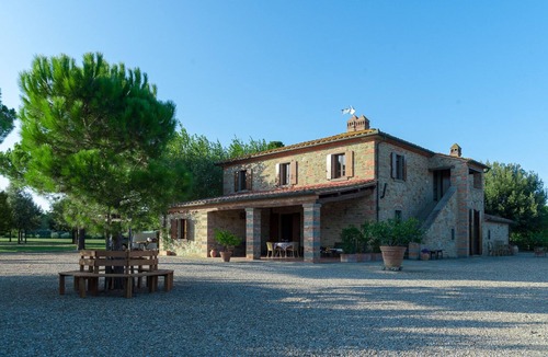 Le Piazze Villa | Private Pool Villa near Cortona. Secluded, Perfect for Families.