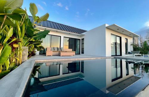 General Luna Villa | Private pool villa Siargao La residence