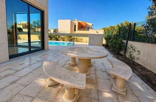 Areias de Sao Joao Villa | Private Pool Villa Walk to Beach & Strip