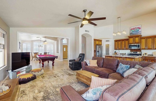 Avondale House | Private Pool, Yard & Pool Table! 'Avondale Abode'