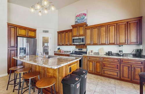 Avondale House | Private Pool, Yard & Pool Table! 'Avondale Abode'