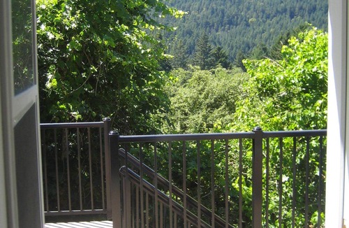 Langford Apartment | PRIVATE PROPERTY CHECK IN BETWEEN 12-5PM 1 BDRM WITH BATHROOM