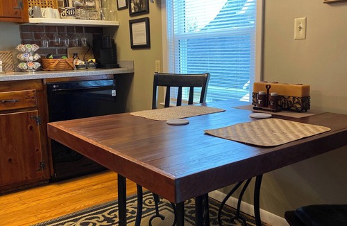 Chardon Cottage | Private, Quiet, 1 BR 1 Bath Chardon Guesthouse w AC