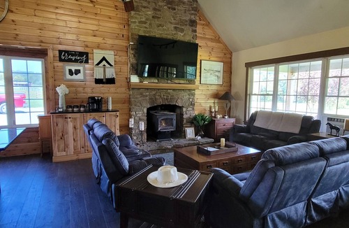 Middletown House | Private remodeled house rent weekends, weekly, monthly. Country/Equine setting