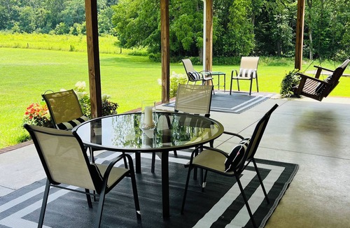 Keene House | Private Residence on 37 Acres, 9 minutes to Keeneland.