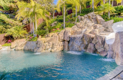 Vista House | ✈Private Resort Home Giant Pool/Jacuzzi/HUGE Slide & Waterfall/Game Room!