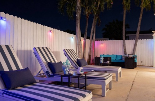 Richmond West House | 🌴💦 Private Resort-Style Backyard w/ Pool, Firepit, Grill & LED Night Vibes