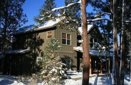 RiverWild House | Private Retreat at River Wild in Mt Bachelor Village, Private HotTub, A/C, WiFi
