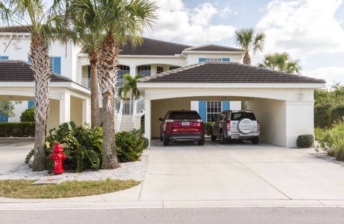 Lucaya Condo | Private Retreat In Resort-Style Gated Community! Heated Pool! Close to Shops, Dining & Beaches!