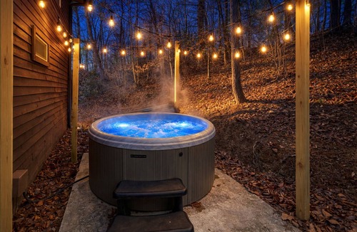 Campton Cabin | Private Ridgetop Retreat RRG: Hot Tub & Dogs OK