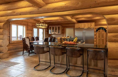 Cody House | Private Riverside Luxury River Ranch Getaway