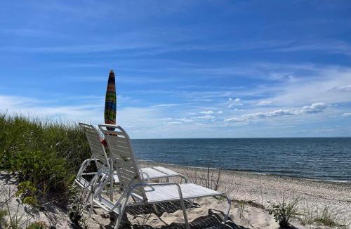 Wading River House | Private Romantic Beach House Vineyards, Farms, North Fork sleeps
