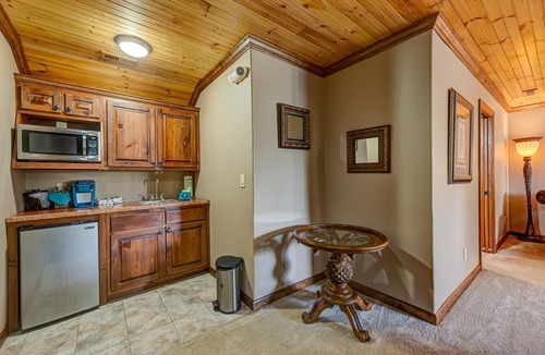 Blue Ridge Cabin | Private Romantic Suite at Willow Creek Falls Lodge