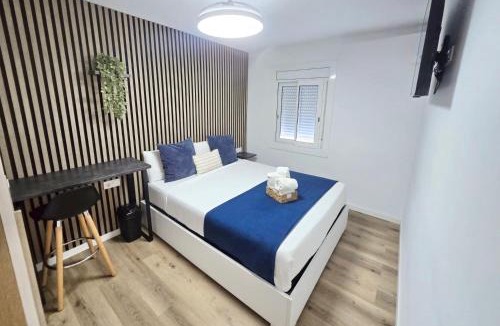 Cornella de Llobregat House | Private Rooms Easy Access to Airport & City Center